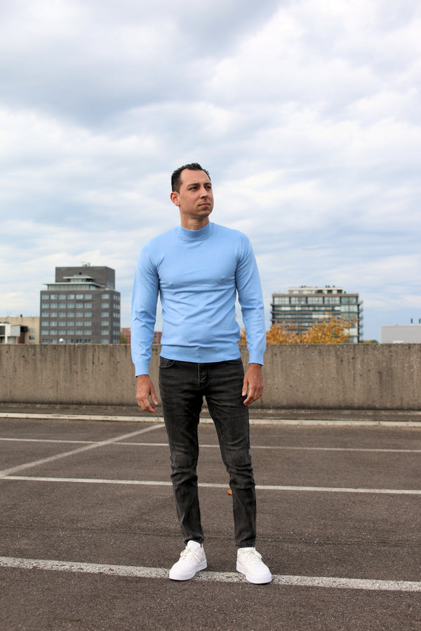 Turtle neck long blue knitted